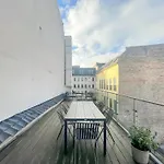 Big 4 Bedroom Flat With Bathtub By Cph City Hall Square