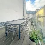 Big 4 Bedroom Flat With Bathtub By Cph City Hall Square