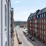 Lovely 3Br Manor Flat 5 Min From Tivoli Gardens