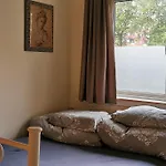 Classic Groundfloor Apartment With Patio Close To Metro