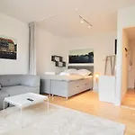 Refurbished Studio W Balcony