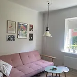 Cozy Flat By The Airport And The Beach Nearby