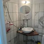 Cozy Flat By The Airport And The Beach Nearby
