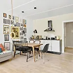 1 Bedroom Pet Friendly Apartment In Frederiksberg C