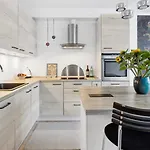 Lux Boutique Apt, Central, Canals And Metro Station