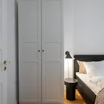 Stunning 5 Bedroom Apartment By The Lakes
