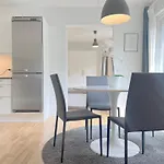 Cozy One Bedroom Apartment On Edvard Thomsens Vej,