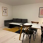 Cozy Backhouse With Large Private Garden