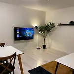 Cozy Backhouse With Large Private Garden
