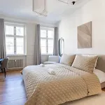 Spacious Apartment On Lively & Vibrant Street