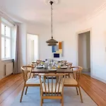 Spacious Apartment On Lively & Vibrant Street