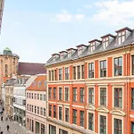 Sanders Leaves - Pleasant Four-Bedroom Apartment In Downtown Copenhagen