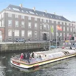 Charmerende Lejlighed Ved Nyhavn 1 Sal