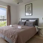 Stylish 3Br Apartment W Two Balconies