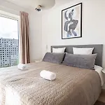 Stylish 3Br Apartment W Two Balconies