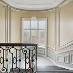Stunning Penthouse A Location