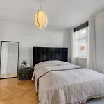 Central Og Charmerende Lejlighed