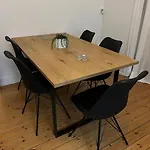 Hyggelig 1-Vaerelses Lejlighed