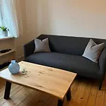 Hyggelig 1-Vaerelses Lejlighed