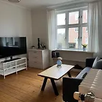 Hyggelig 1-Vaerelses Lejlighed