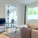 Cozy One Bedroom Apartment On Edvard Thomsens Vej,