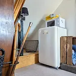 Cozy Haven - Bright Small Rooms, Easy Public Transport