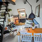 Cozy Haven - Bright Small Rooms, Easy Public Transport