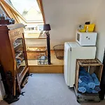 Cozy Haven - Bright Small Rooms, Easy Public Transport