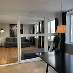 Hip Apartment - With Marble Church Views