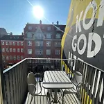 Cozy Luxury - Sunny Balcony In City Center