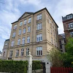 Unique 3 Bedroom Flat In Vibrant Frederiksberg