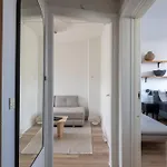 Cozy & Bright Apartment In Peaceful Area