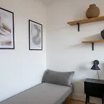 Cozy & Bright Apartment In Peaceful Area