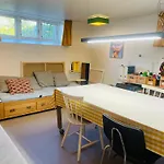 Charmerende Kaelderlejlighed I Villa
