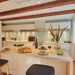 Warm 3Br Loft With Exposed Beams