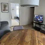 Amazing 2-Bedroom By The Lakes