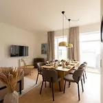 Stunning Premium Apartment With Private Rooftop
