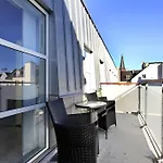 City Lux Apartment, 2 Full Bathrooms, 4Th