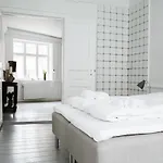 3 Bedroom Apartment In Latin Quarter