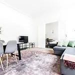 140 M2 With 3 Bedrooms And View To Parliament