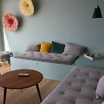 Poshtel Popup