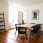 Rosengarden 8, 1 Sal