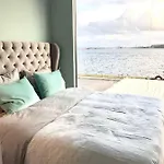 Poshtel Popup