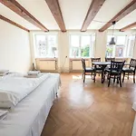 Authentic Copenhagen Apartment By Nyhavn