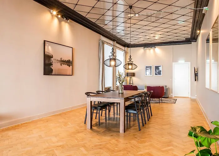 Huge Newly Redecorated Luxury Home