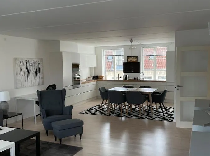 City Lux Apartment, 2 Full Bathrooms, 4Th