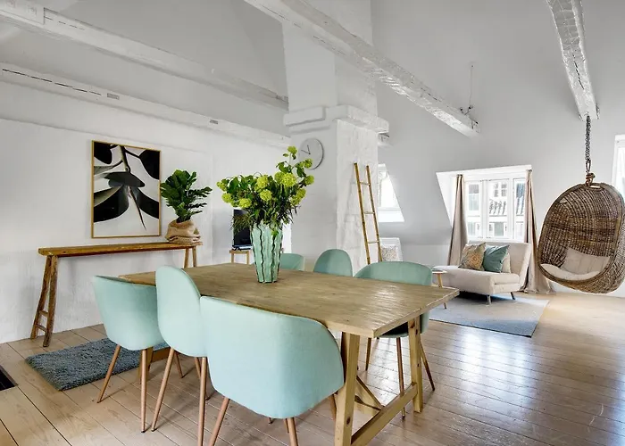 Sanders Main - Endearing Two-Bedroom Duplex Apartment With A Balcony Next To Magical Nyhavn