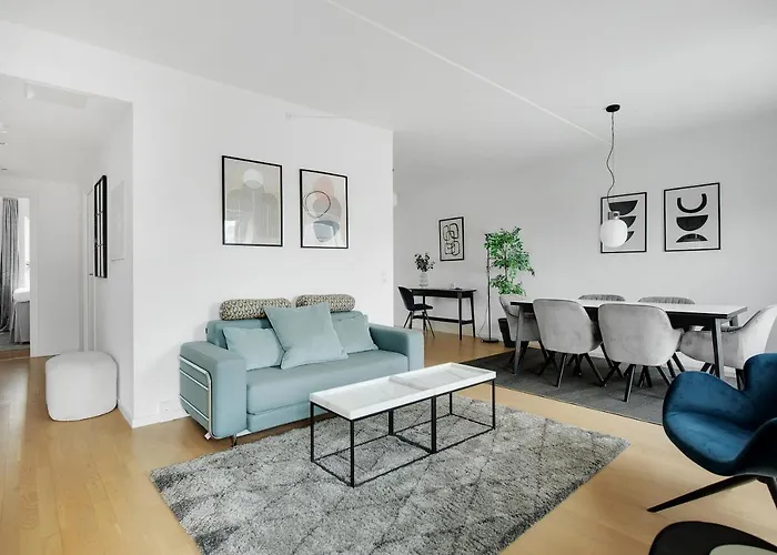 Sanders Arena - Inviting Three-Bedroom Apartment Close To Metro Station