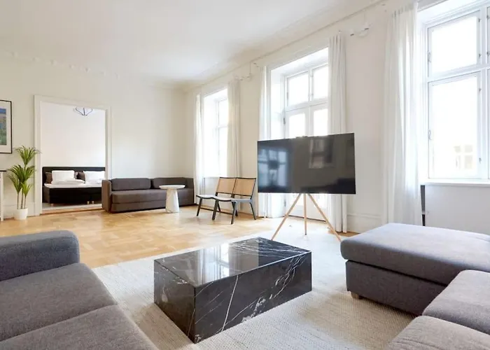 Moderen And Sleek 3Br With Bath By The Lakes And Metro