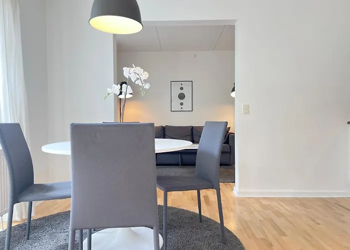 Cozy One Bedroom Apartment On Edvard Thomsens Vej,